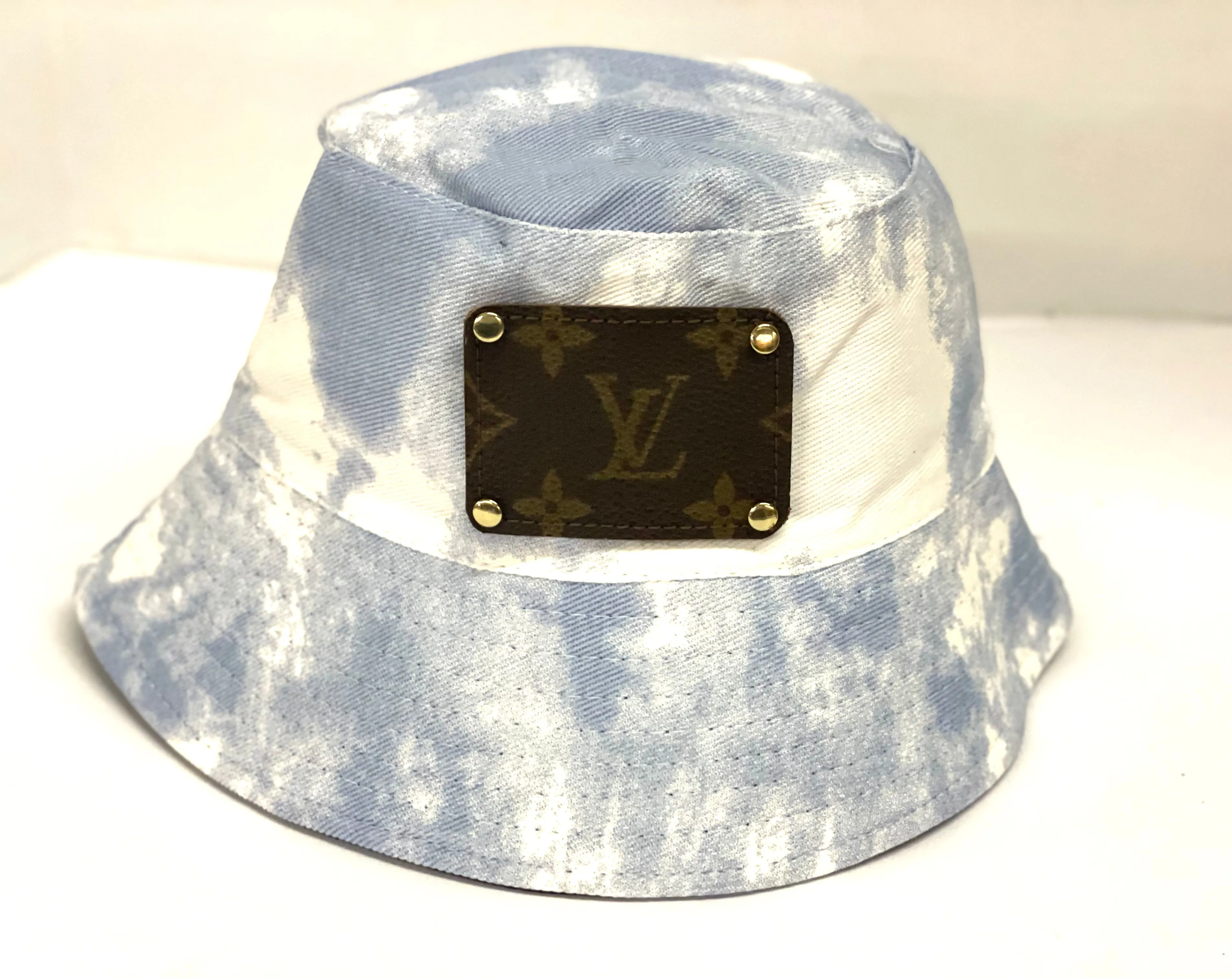 Bucket Hat in Acid Washed Blue