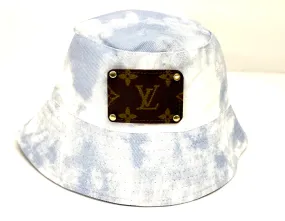 Bucket Hat in Acid Washed Blue