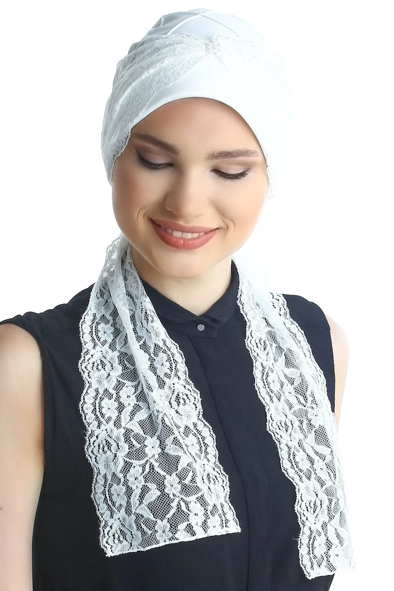 Diamond Patterned Hat with Long Lace Tails