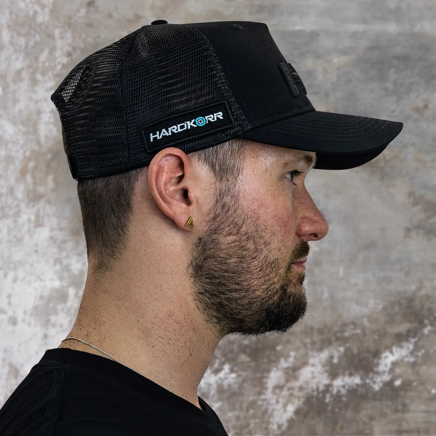 Trucker Hat - Snapback, Black Emblem